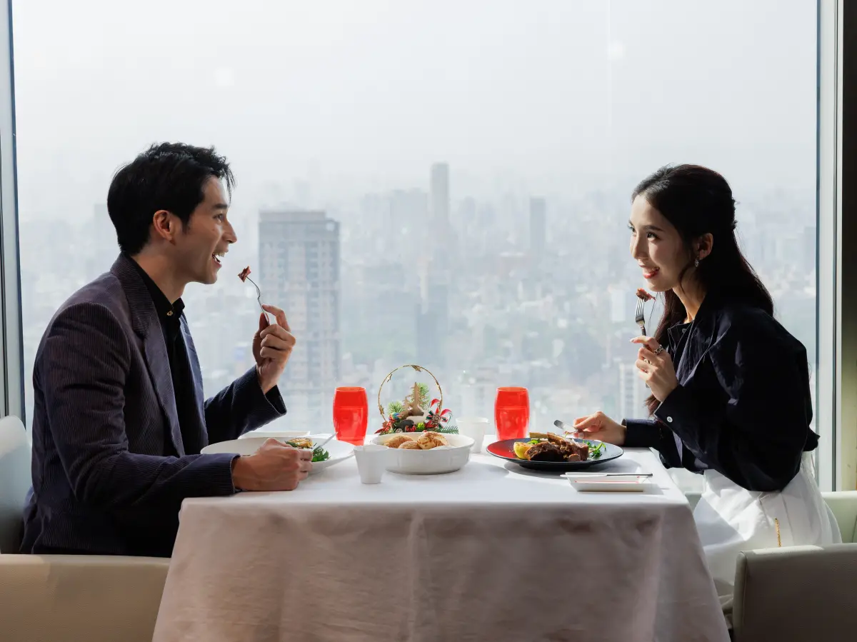 ▲2026年情人節即將到來，全台情人餐彙整，可選擇雙人巧克力下午茶約會，飯店更強打「求婚桌」。（圖／台北遠東香格里拉提供tpe.fareasternhotel.com.tw）