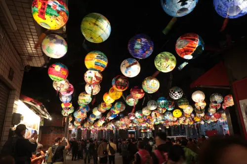 台南過年最強景點出爐！2025擠2889萬遊客　美食超多、燈會連24天
