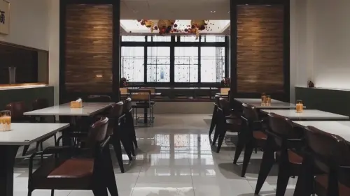 ▲越來越多講究生活品質的現代人，選擇跳脫傳統大圓桌的喧鬧，轉身走進氛圍輕鬆的餐酒館，尋找更具個性的團聚體驗。（圖／翻攝畫面）