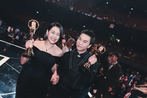 ▲小S（左）今宣布回歸綜藝節目《小姐不熙娣》主持崗位。（圖／東森綜合台提供）