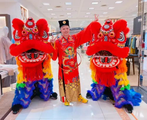 馬躍新春迎新年　遠百陪你過好年
