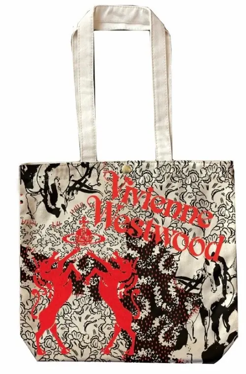 ▲板橋大遠百Vivienne Westwood馬年限定購物包，推薦價7,980元。（圖／大遠百提供）