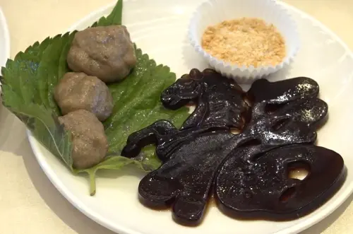 ▲外交部年菜包括甜點仙草麻糬、仙草凍。（圖／外交部提供）