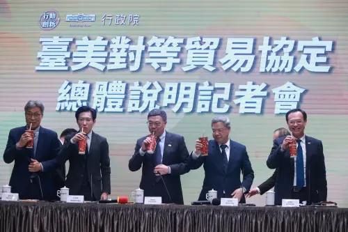 手拿珍奶印證談判結果！張惇涵為鄭麗君「哲學不會談判」平反
