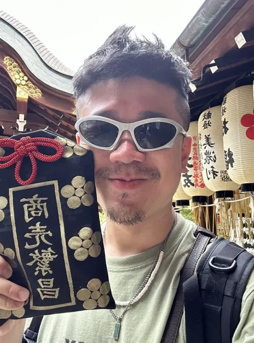 ▲麥基（如圖）固定走廟拜神，事業蒸蒸日上。（圖／麥基提供）