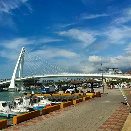 ▲雖然淡水漁人碼頭跨年、七夕會施放煙火，但此處是新北市府公告的7處禁止施放煙火爆竹區之一，過年期間也不能放鞭炮，違規最重會被罰30萬元。（圖／翻攝Google評價）