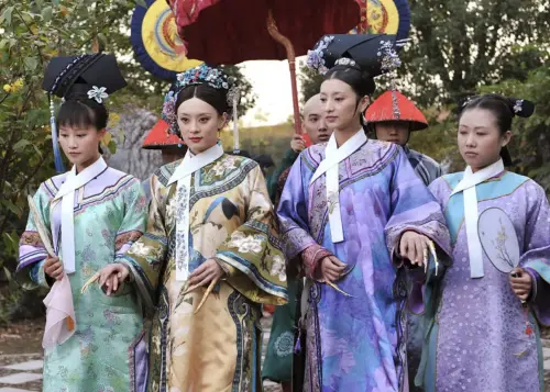 ▲從性格分析MBTI看《後宮甄嬛傳》裡的角色，可發現原來劇中的後宮，有許多ESFP表演者。前排左起為浣碧、甄嬛和沈眉莊。（圖／翻攝自豆瓣）