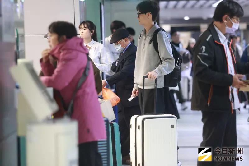 ▲為期9天的農曆新年假期即將開始，車站、機場逐漸湧現人潮。（圖／記者葉政勳攝 ,2026.02.13）