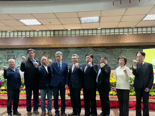 產業界收到年前大紅包！蘭花、米穀、水產、養雞等代表輪番謝政府
