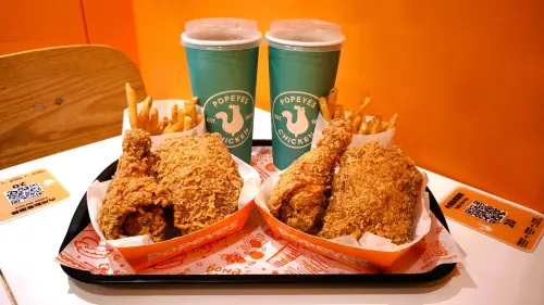 ▲Popeyes過年開吃「花生醬爽辣炸雞腿」新品！開工優惠加99元多一份套餐。（圖／Popeyes popeyes.com.tw）