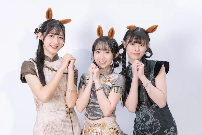 ▲女子偶像團體AKB48 Team TP在農曆馬年即將到來之際，於今（13）日拋出震撼彈，正式宣布即日起正名為「TPE48」。左起為孟庭筠、黃奕霖、唐靜。（圖／好言娛樂提供）