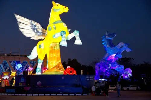 2026南投燈會懶人包》2/14登場：雙主燈、水舞煙火秀、交通接駁
