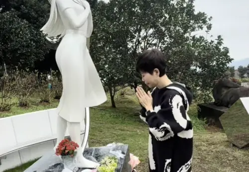 詹雅雯奔金寶山看大S！跪地痛哭曝光她生前鼓勵：我們還會再相遇
