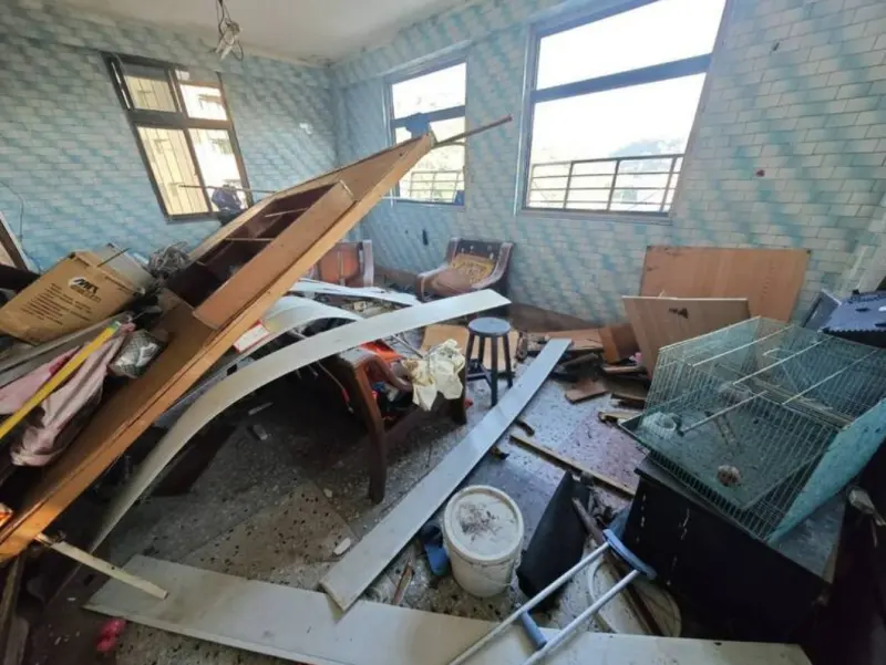 ▲基隆市中山區發生瓦斯氣爆，屋內裝潢倒塌。（圖／翻攝畫面）