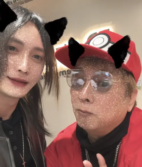 ▲Jeremy（左）曬出和曹西平（右）生前合照。（圖／曹西平的粉絲愛團臉書）