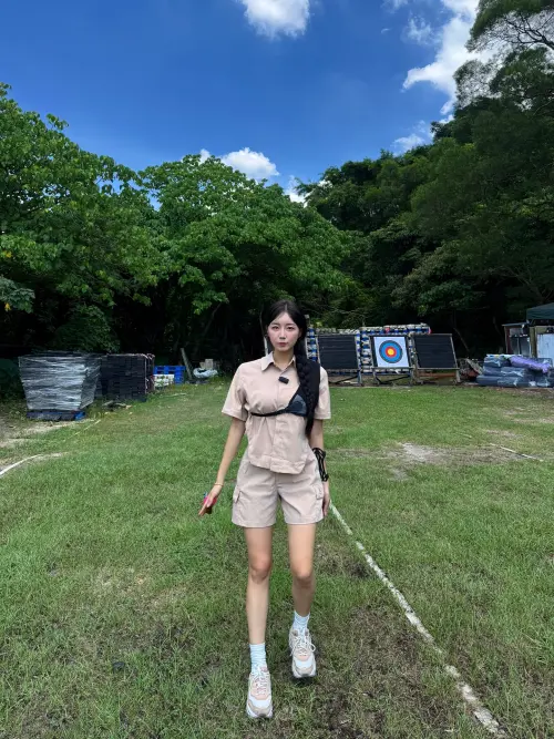 ▲▼安芝儇化身射箭女神，169公分高䠷身材、玲瓏有致的線條令人傾心。（圖／안지현 IG＠wlgus2qh）