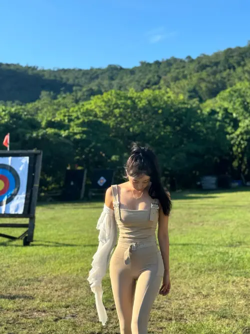 ▲▼安芝儇化身射箭女神，169公分高䠷身材、玲瓏有致的線條令人傾心。（圖／안지현 IG＠wlgus2qh）