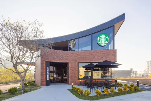 ▲星巴克「虎尾清雲門市」進駐布袋戲重鎮。（圖／星巴克starbucks.com.tw）