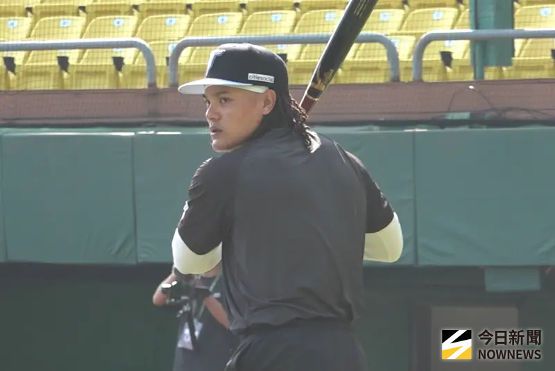 ▲中華隊主砲張育成昨日2打數無安打，其中在第2打席未能把握得點圈機會，他賽後坦言要繼續努力。（圖／記者陳云茹攝,2026.2.14）