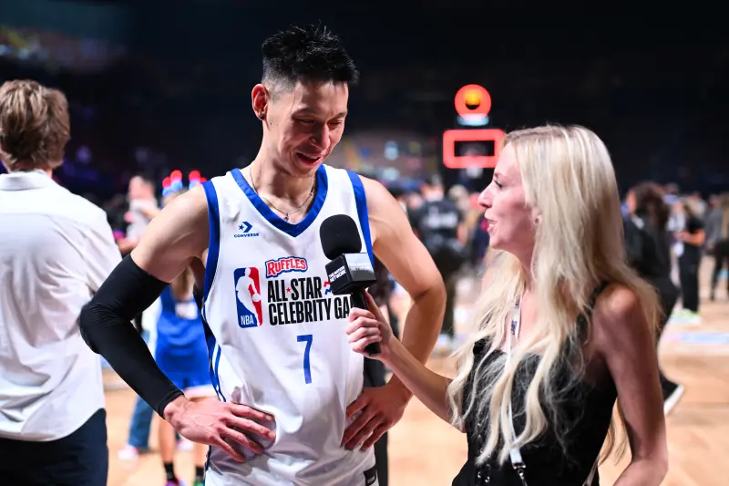 ▲前NBA球星林書豪（Jeremy Lin）在2026名人賽末節飆進關鍵「加倍四分球」，聯手攻下10分的中國男星王鶴棣（Dylan Wang），率領字母哥隊逆轉奪勝。（圖／路透／達志影像）