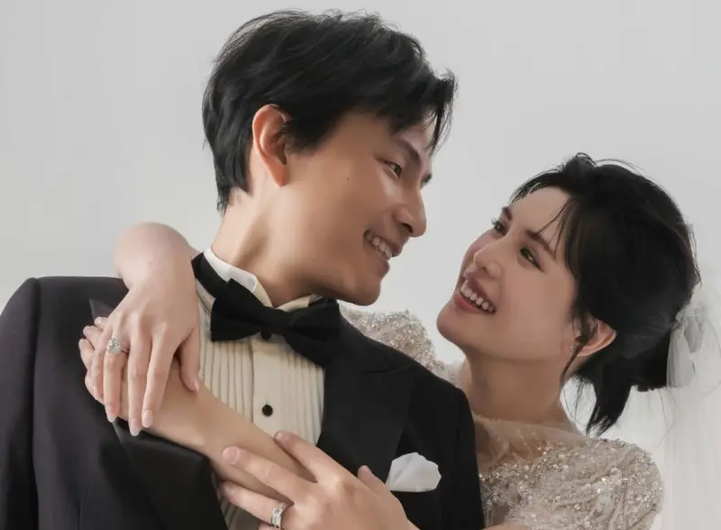 ▲孫協志（左）今（14）日情人節娶夏宇童（右），而孫協志的過往情史也再度引發討論，他昔曾愛過丁小芹、韓瑜，其中丁小芹還曾遭判刑坐牢。（圖／夏宇童FB）