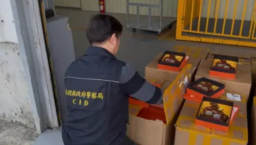 ▲南投竹山紫南宮錢母遭仿冒，警方查獲假套幣434組並逮2嫌。廟方強調錢母「只送不賣」，提醒民眾勿在網路購買來路不明商品，以免受騙。（圖／翻攝畫面）