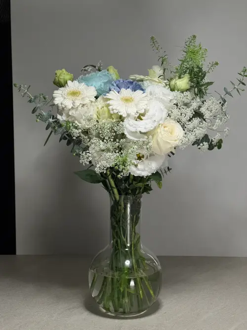 ▲鮮花買回來後，要記得勤換水，放在溫度低、通風好的場所。（圖／記者張家瑋攝）