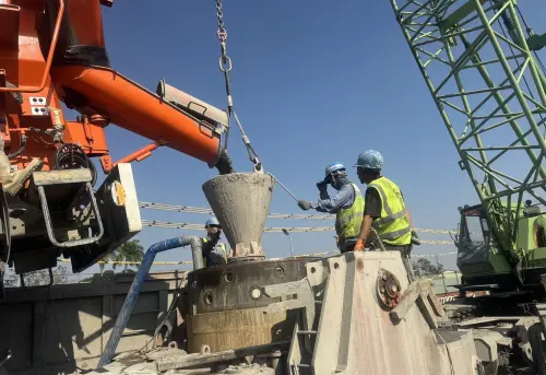 ▲吳嘉昌特別針對工地的安全措施、施工進度以及春節期間的維護計畫進行全面檢查。（圖／高市府捷運局提供）