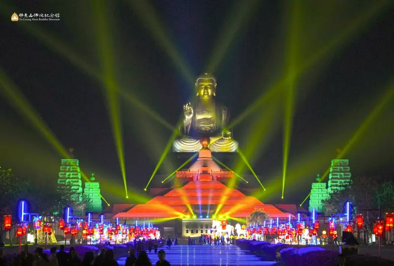 ▲佛光山「2026年春節平安燈法會」將於2月17日到3月18日（正月初一到三十）登場，最受期待的光照大千慶團圓光雕秀、無人機表演時間曝光。（圖／佛光山提供https://www.fgs.org.tw）