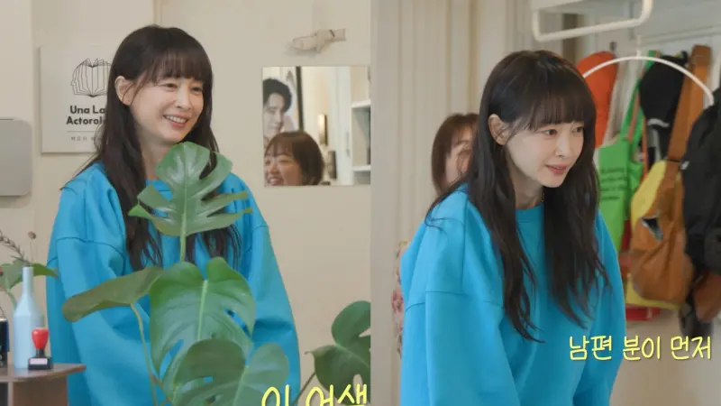 ▲李奈映（如圖）宣傳新戲《榮耀：她們的法庭》，在訪問場所看到老公元斌的人形立牌，當場愣住的尷尬問聲好後秒逃走。（圖／YouTube@백은하의 주고받고）