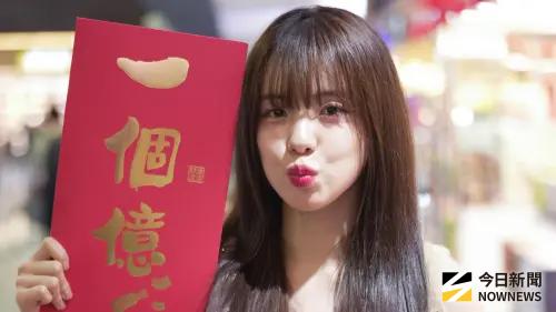 李多慧連3年旗袍拜年！大跳熱舞掀粉絲暴動　情人節+新年雙祝福
