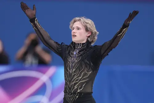 ▲2026年米蘭冬季奧運男子花式滑冰賽場今日爆出史詩級冷門。被譽為「四周跳之神」的美國天才選手馬里寧（Ilia Malinin），在備受期待的長曲決賽中意外崩盤，兩度重摔倒地，最終僅以第8名飲恨。（圖／美聯社／達志影像）