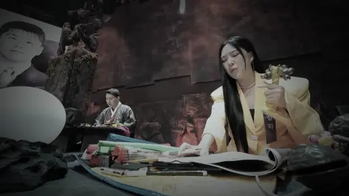 ▲▼巫師雪花（上）跟李泳知（下）撞臉，粉絲笑喊「但泳知預測時間的功力不太準」。（圖／Disney+、資料照）