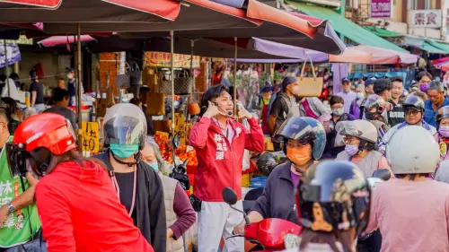 ▲林浤澤拜託大家，最後關鍵時刻，懇請唯一支持在地、年輕、熱情、專業、有經驗的林浤澤。(圖／前鎮小港市議員參選人林浤澤提供)