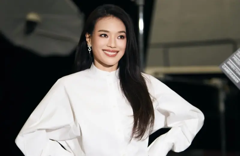 ▲舒淇今（15）日罕見發文求救粉絲，透露自己搭飛機耳機盒不見，請大家幫忙一起找，還無奈喊：「1年多掉3次」。（圖／舒淇IG@sqwhat）