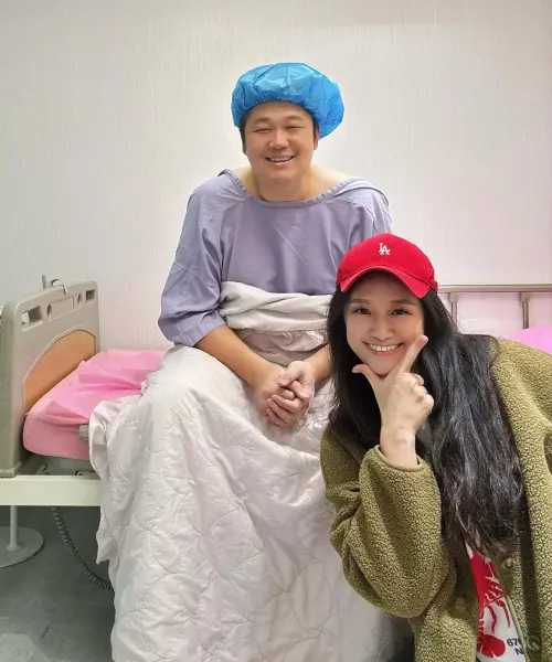 ▲哈孝遠（左）在情人節當天選擇接受結紮手術。（圖／翻攝自臉書@小哈&瑄瑄～是在哈劉 ）