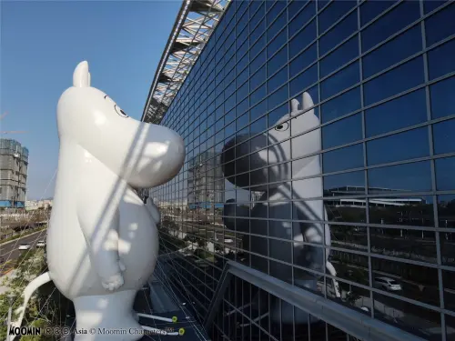 照鏡姆明沒氣了！8級強風來攪局　中市府預告10天後原地復活
