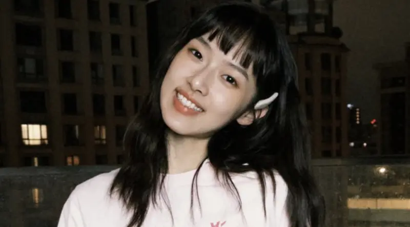 ▲《陽光女子合唱團》當中的23歲新秀何曼希受到矚目，《NOWNEWS今日新聞》整理出何曼希被稱為「最強新人」介紹，曾赴韓當練習生、電影處女作即躍升5億女星，未來演藝版圖大有可為。（圖／翻攝自IG@man_xi.ho）