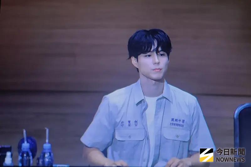 ▲朴寶劍來台舉辦簽名會，還穿上建中制服帥氣現身，場上更認出10年老粉，相當暖心親民。（圖／讀者提供）