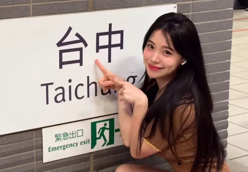▲味全龍啦啦隊Dragon Beauties隊長李多慧的粉絲都去拍中信兄弟，她在桃園機場準備返韓過年時再次遇到對方，驚呼「台中人為什麼來了？」（圖／IG@le_dahye）