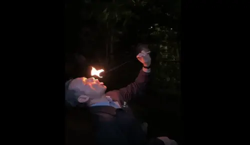 董事長好拚！鄭運鵬尾牙表演吞火「小朋友不要學」　賀世曦業績猛
