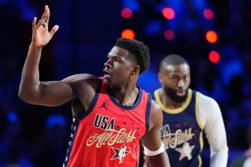 NBA明星賽／雷納德燃盡一切！蟻人率美國星星隊47：21條紋隊奪冠
