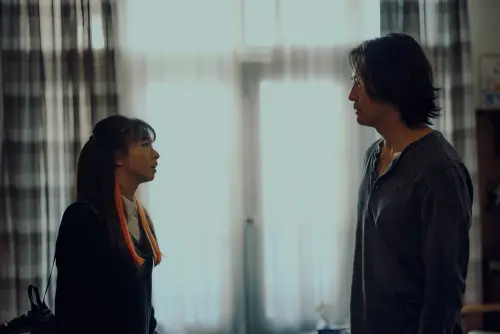 ▲鄭伊健一碰到陳姸霏就變得完全無法溝通。（圖／Netflix提供）