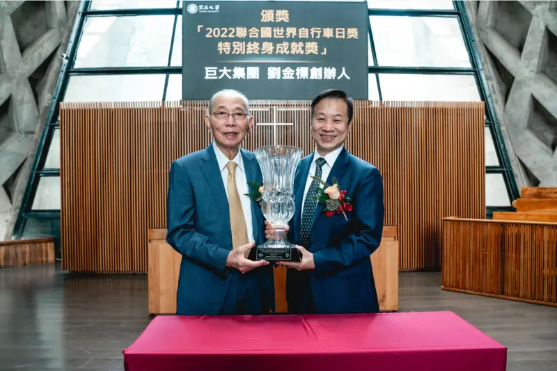 ▲巨大集團（9921）今日公告，巨大集團創辦人劉金標（圖左）今（16）日凌晨辭世，享壽 93 歲。（圖／巨大集團提供）