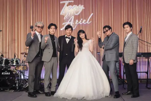 ▲孫協志（左3）與夏宇童（右3）婚紗照引發熱議。（圖／翻攝自孫協志臉書）