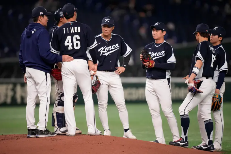 ▲WBC韓國隊昨日再傳壞遭消息，本土王牌元兌仁因手肘屈肌受傷退出國家隊，加上年輕火球男文東珠也辭退，等於韓國原先預期的「四大金剛」全數缺戰，韓媒「SPOTV NEW」因而很害怕面對台灣之戰，恐陷入上屆因投手強度不足止步預賽的噩夢重演。（圖／美聯社／達志影像）