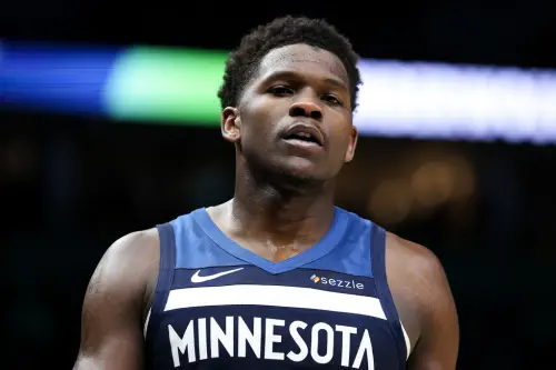 NBA／愛德華茲想去老鷹？與強森「咬耳朵」被錄下　部分內容曝光
