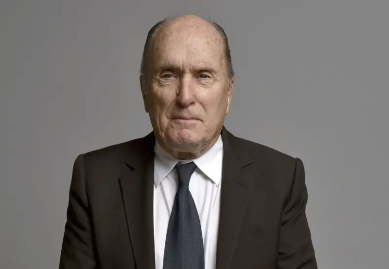 ▲奧斯卡影帝勞勃杜瓦（如圖）95歲去世，昔日和艾爾帕西諾、勞勃狄尼洛都曾演過《教父》系列，金獎組合成絕響，兩人也都發表對他的悼念聲明，願他安息。（圖／美聯社／達志影像）