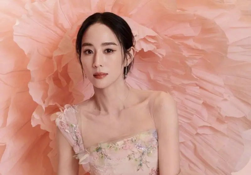 ▲張鈞甯首次登上中國央視春晚，心中有澎湃到要激動掉眼淚的感動，還在受訪時神比喻：「家的味道像空氣。」表示沒有它就不能活。（圖／摘自微博）