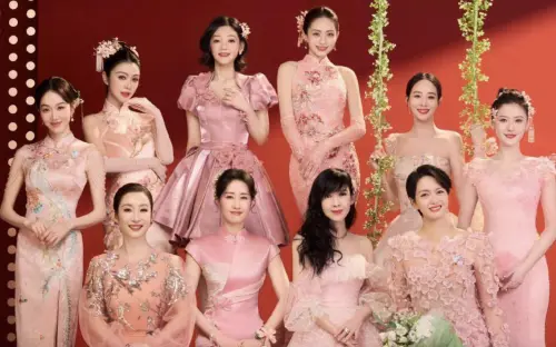 ▲張鈞甯（後排右二）與周慧敏（前排右二）、梁詠琪（前排右一）等女星一起在中國央視春晚演唱，成為受到矚目的段落。（圖／摘自微博）